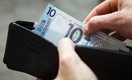 Средняя зарплата в Беларуси в июле составила 3172 рубля