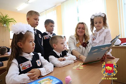 Юрий Караев поздравил педагогических работников с Днем учителя