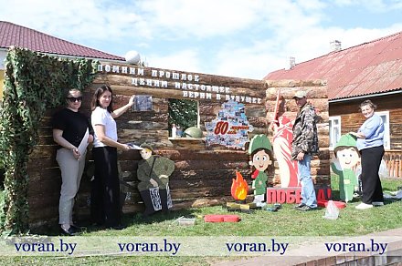 Вороновщина в ожидании празднования Дня Победы. Центральные улицы городского поселка Вороново украсили инсталяции