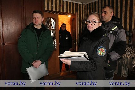 Выселить нельзя оставить. В борьбе с недобросовестными плательщиками жилищно-коммунальных услуг сотрудники Вороновского РУП ЖКХ вынуждены ставить запятую после первого слова.