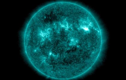 На Солнце произошла вспышка предпоследнего класса мощности