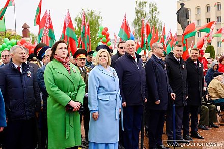 Многотысячная колонна гродненцев присоединилась к республиканской акции-шествию «Беларусь помнит»