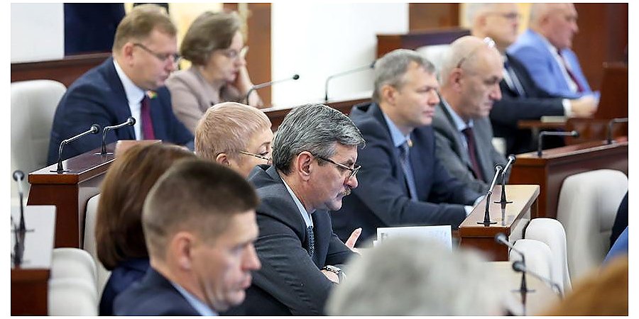 Какие ограничения на выплату пенсии за выслугу лет отменят для работающих госслужащих