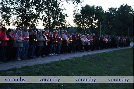 22 июня — День всенародной памяти жертв Великой Отечественной войны. Поминальные свечи зажглись на рассвете в г.п. Вороново