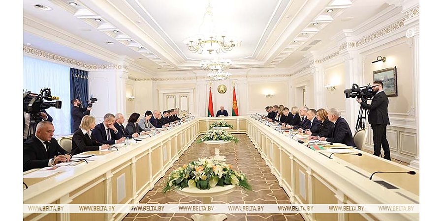 Александр Лукашенко анонсировал на апрель очередное заседание ВНС и озвучил повестку