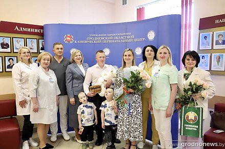 «Бацькава кашуля» для третьего богатыря. Многодетная семья из Мостов стала одной из первых участниц общенационального проекта партии «Белая Русь»