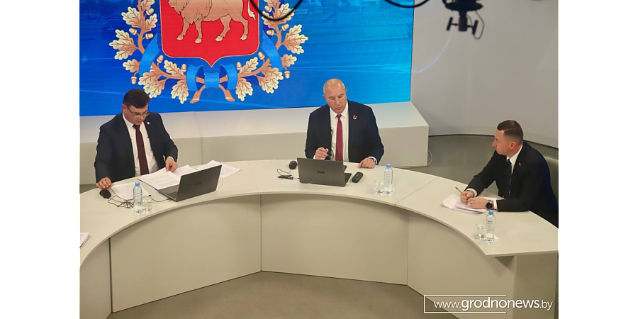 "Работа по содержанию мест памяти и воинских захоронений проводится на постоянной основе". Об этом сказал Юрий Караев во время онлайн-стрима