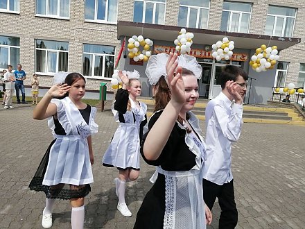 Фотомгновения «Последнего звонка» в школах Вороновского района