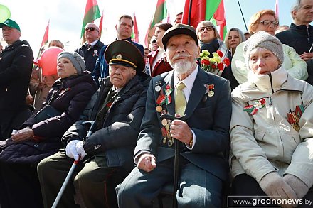 В Гродно проходит митинг, посвященный 80-летию Победы