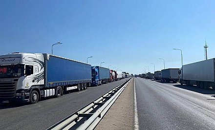 Польская сторона не принимает грузовики из Беларуси через пункт пропуска «Козловичи»