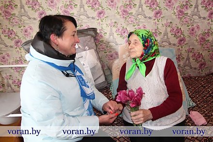 На Вороновщине Белорусский союз женщин в канун Дня Победы провел акцию «Мы вас поздравляем, боевые подруги!»