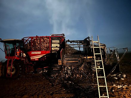 Происшествие. Пожар свеклоуборочного комбайна в Вороновском районе