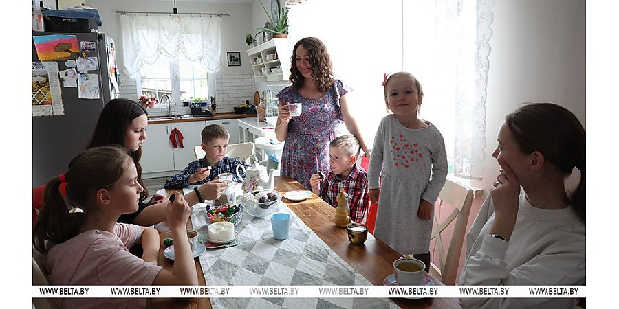 Молодая, обеспеченная и благополучная. Какой видят белорусскую семью через 5-10 лет в Минтруда