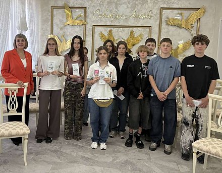 Учащиеся Вороновской школы, посещающие трудовой лагерь, побывали в отделе загса райисполкома 