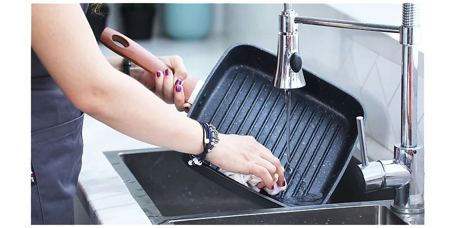 Вымойте всю грязную посуду: народные приметы на 6 марта