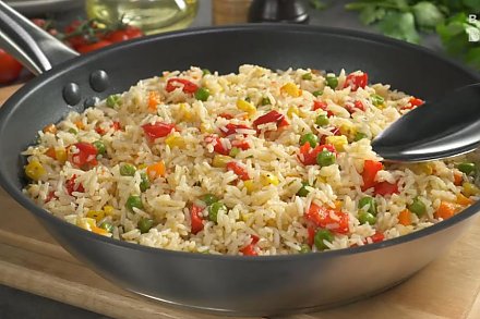 Невероятно аппетитный ужин: рецепт жареного риса с беконом по-азиатски