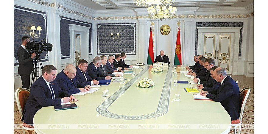 "Не раскачиваться, а бурить". Александр Лукашенко ставит перед нефтяниками напряженные задачи