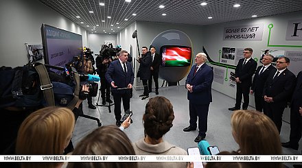 Поездка в будущее, главная елка и Год белорусской женщины. Итоги недели Президента