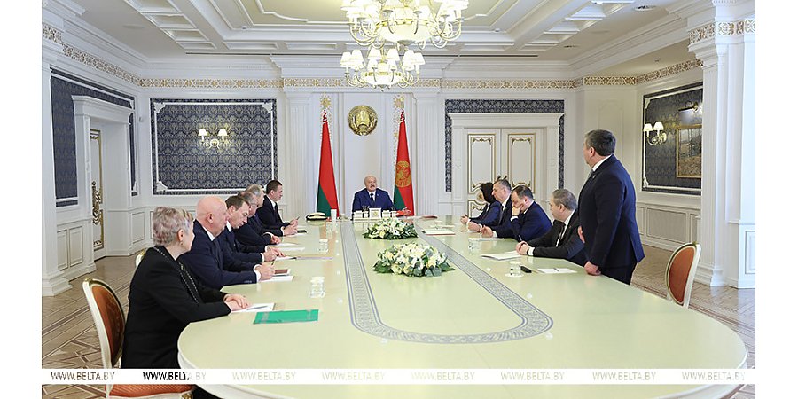 Александр Лукашенко обозначил приоритеты для аграриев с учетом особых для марта климатических условий