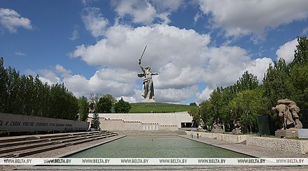 Александр Лукашенко и Владимир Путин возложили цветы на Мамаевом кургане