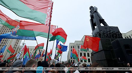 День трудовых достижений и важных открытий. Александр Лукашенко подчеркнул созидательный смысл праздника 7 ноября