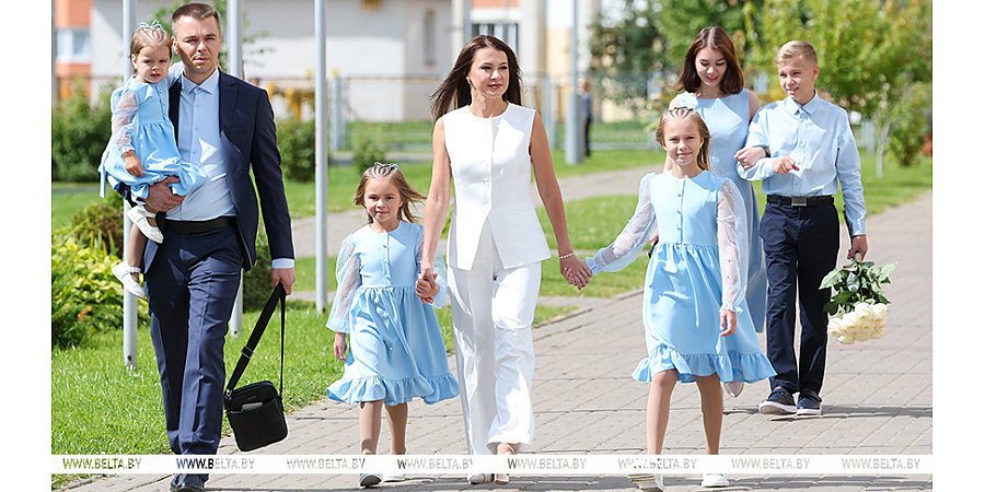 Около 93% многодетных семей уже получили матпомощь на подготовку детей к учебному году