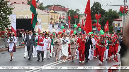 Торжественное шествие, достижения ведущих предприятий, ретротехника. Как в Гродно празднуют 3 июля