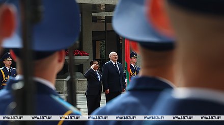 Александр Лукашенко и Мин Аун Хлайн встретились для переговоров во Дворце Независимости