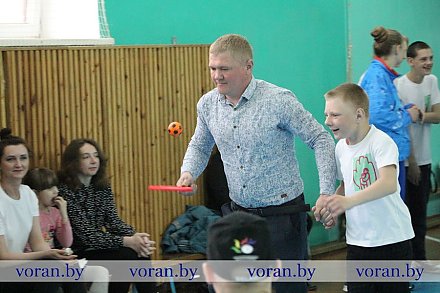 Знакомство с маленьким большим человеком, увлекательная бочче, ворох полезных подарков… Чем еще запомнится вороновчанам акция «Спорт для всех»?