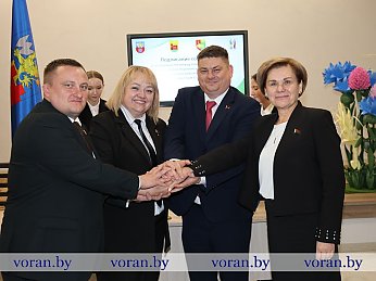 Первая межрегиональная сессия депутатов объединила четыре района страны и прошла на вороновской земле (будет дополнено)