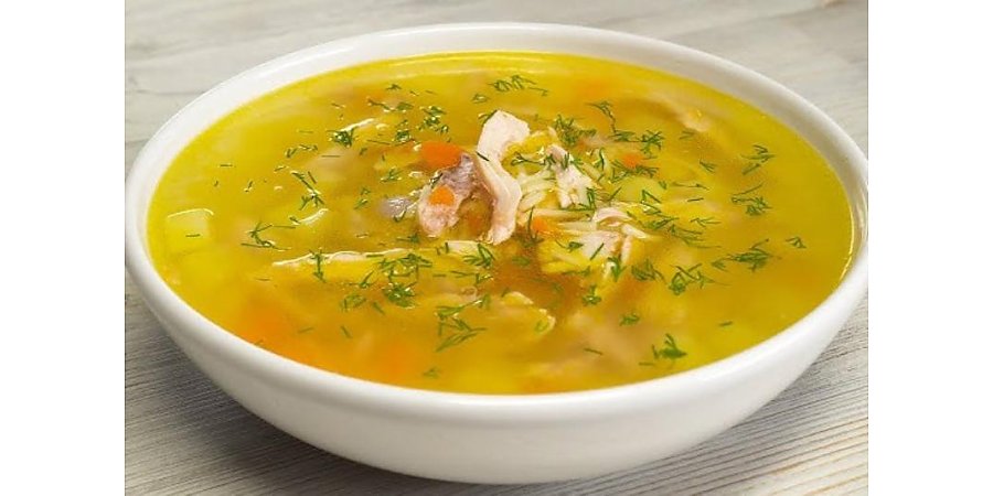 Вкус, знакомый с детства: рецепт домашнего куриного супа с лапшой