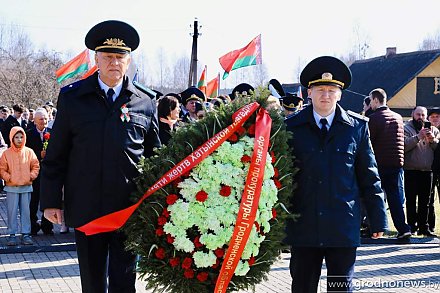 Митинг-реквием и присяга прокуроров. На Гродненщине отдали дань памяти жертвам сожженных деревень