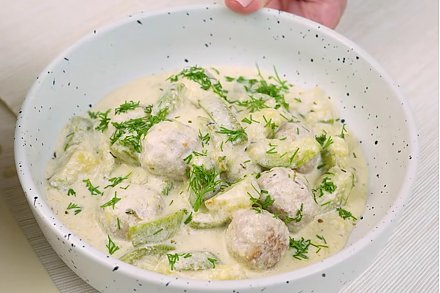 Сытный вкусный ужин: рецепт кабачков с фрикадельками
