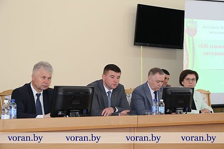 Заседание Вороновского райисполкома прошло с участием Уполномоченного по делам религий и национальностей Александра Румака и начальника главного управления идеологической работы и по делам молодежи Гродненского облисполкома Игоря Булавко (Дополнено)