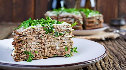 Нежный печеночный торт: простое и вкусное угощение для любого стола