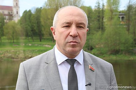 «Ни одно дерево не срежут без разрешения». Председатель Гродненского облисполкома Юрий Караев – о переменах в сквере Дарвина в Гродно