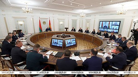 "Главное - уроки". Почему Александр Лукашенко сравнил последствия урагана с войной и когда в регионах наведут полный порядок