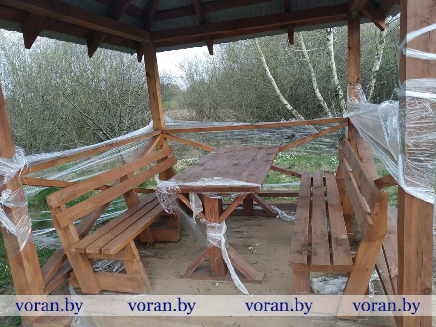 Защищались от ветра, а убрать после себя забыли.jpg
