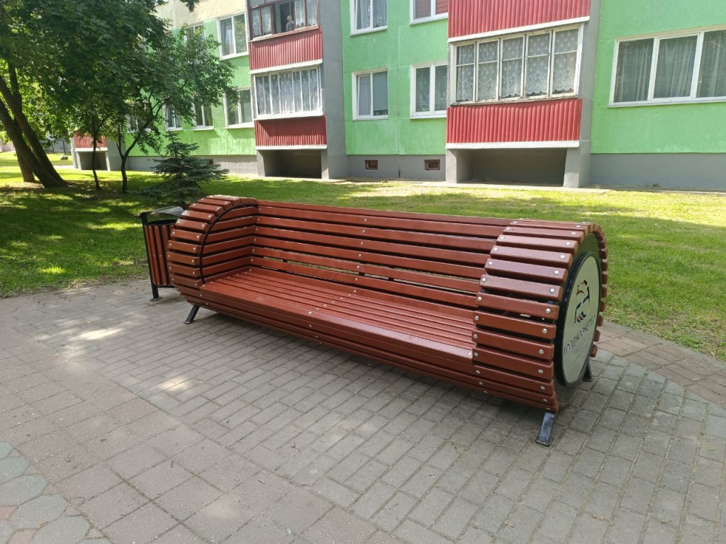 Kd3GyIj8ikmpDaen.jpg