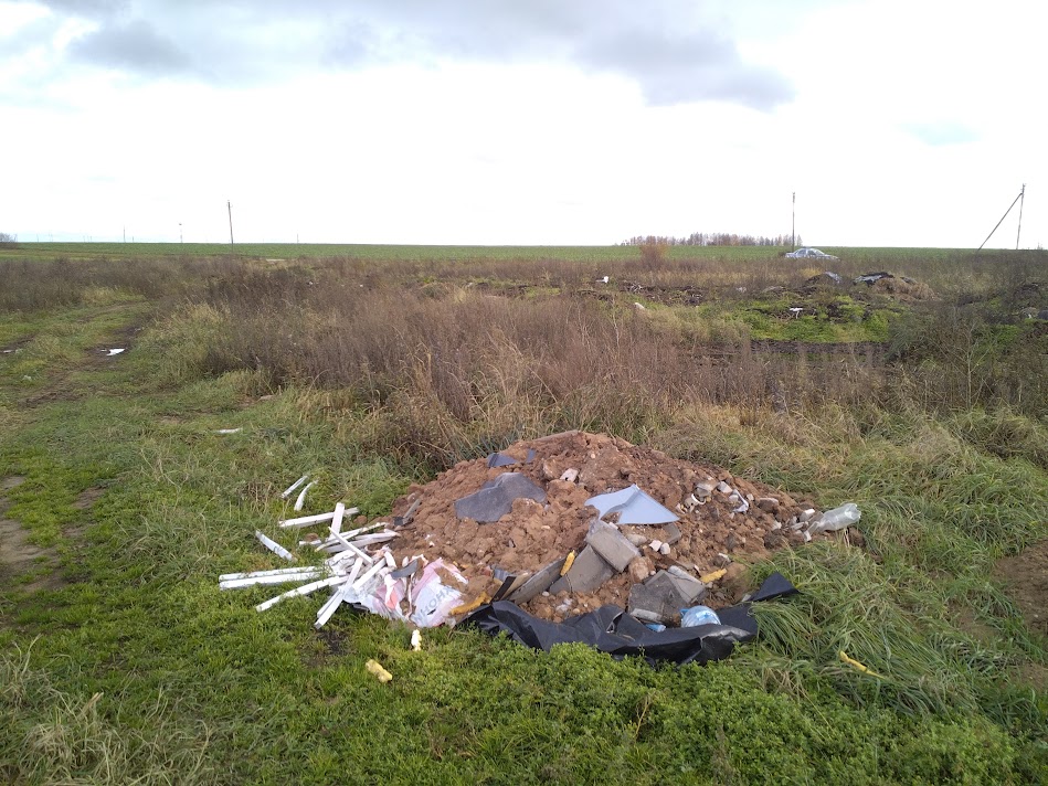 Фото 1_не вовлечение в сх оборот земель после сноса здания_мусор6.jpg